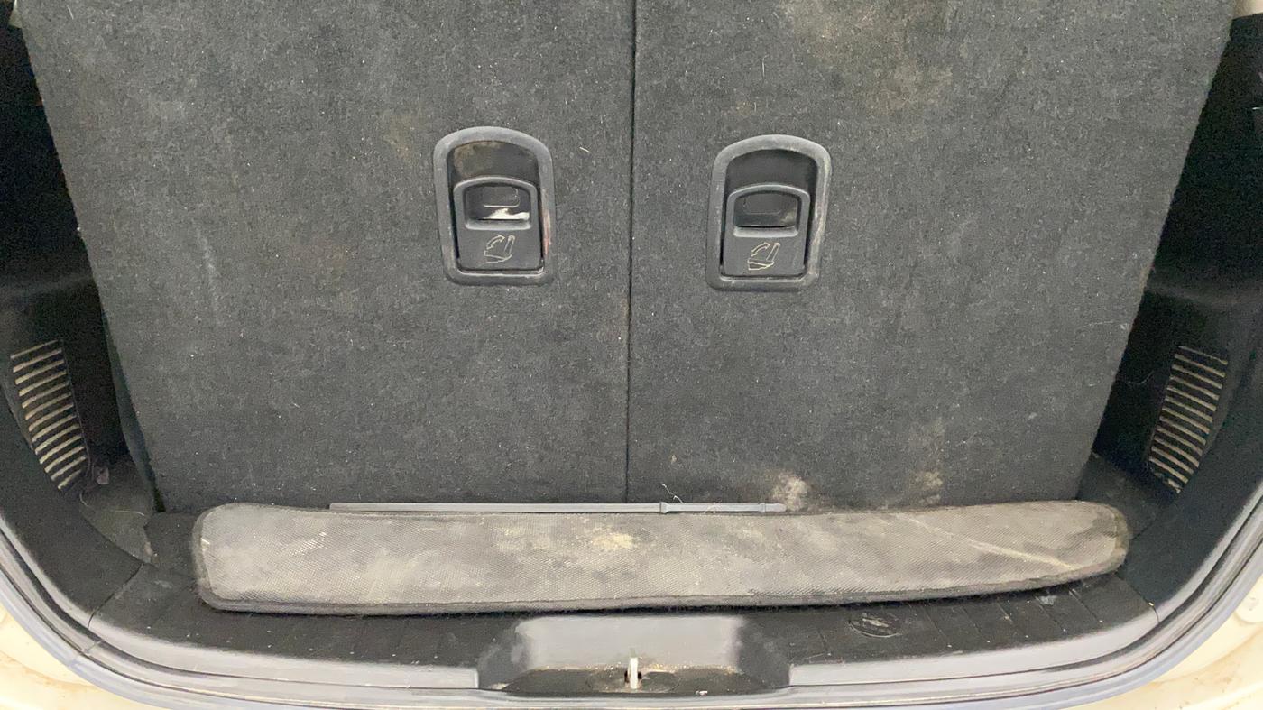 2020 Mahindra XUV500 W9, Diesel, Manual, 1,11,960 km, Boot Inside