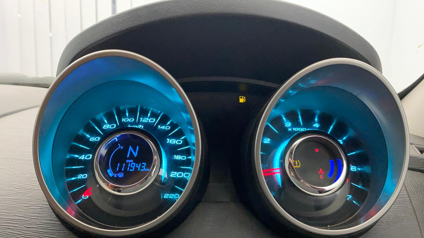 2020 Mahindra XUV500 W9, Diesel, Manual, 1,11,960 km, Odometer Image
