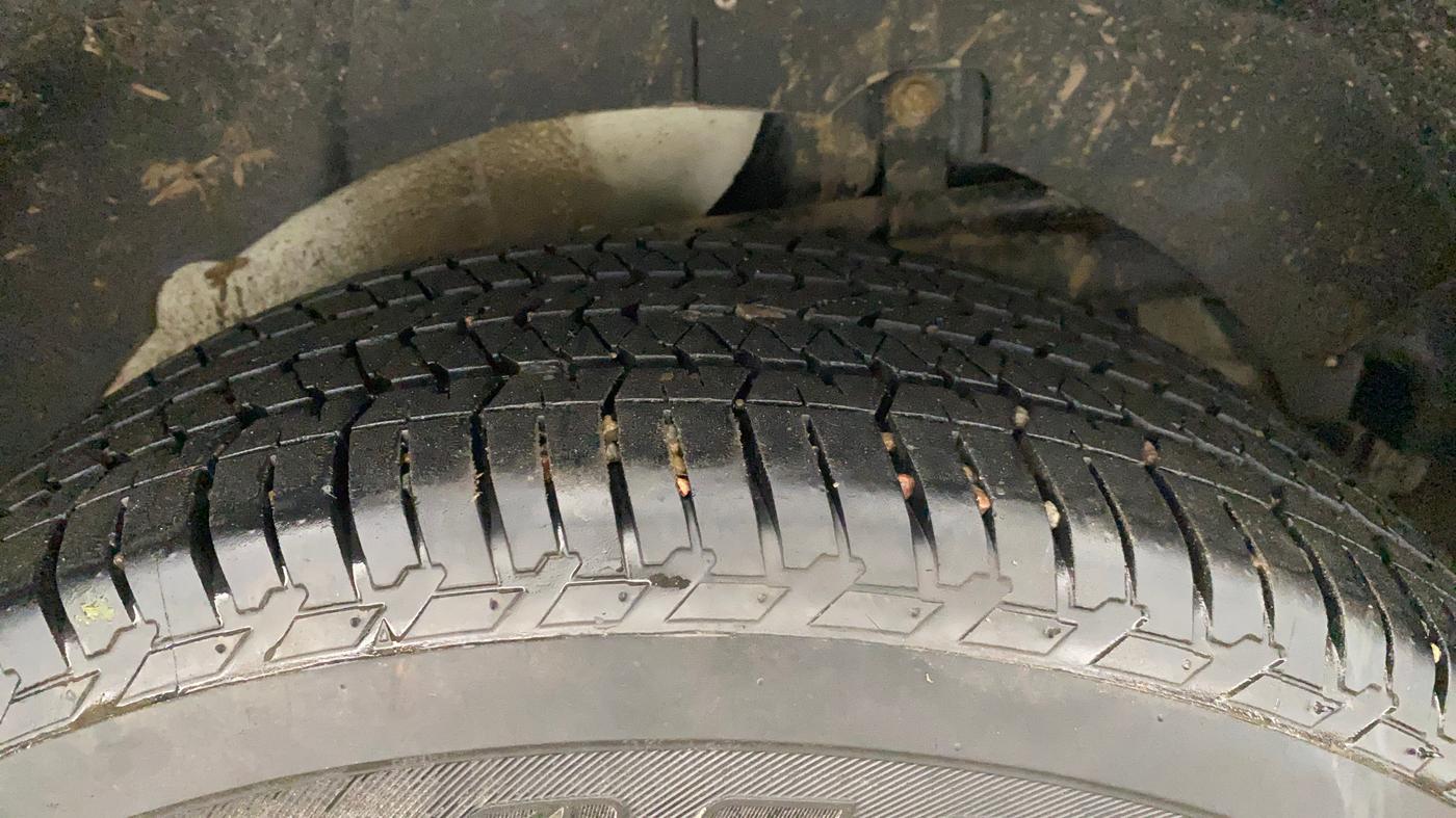 2020 Mahindra XUV500 W9, Diesel, Manual, 1,11,960 km, Left Rear Tyre Tread