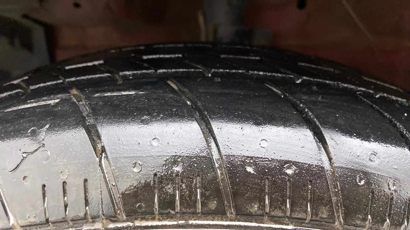 2013 Maruti Ertiga ZDI, Diesel, Manual, 99,344 km, Left Front Tyre Tread