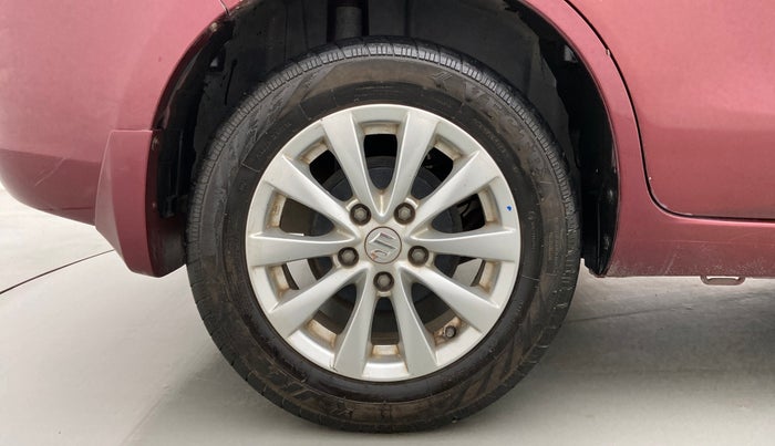 2013 Maruti Ertiga ZDI, Diesel, Manual, 99,344 km, Right Rear Wheel