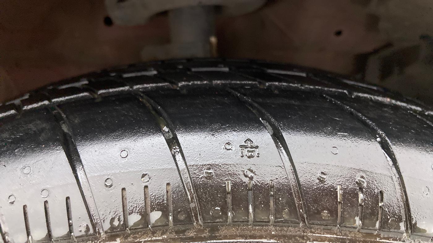 2013 Maruti Ertiga ZDI, Diesel, Manual, 99,344 km, Right Front Tyre Tread