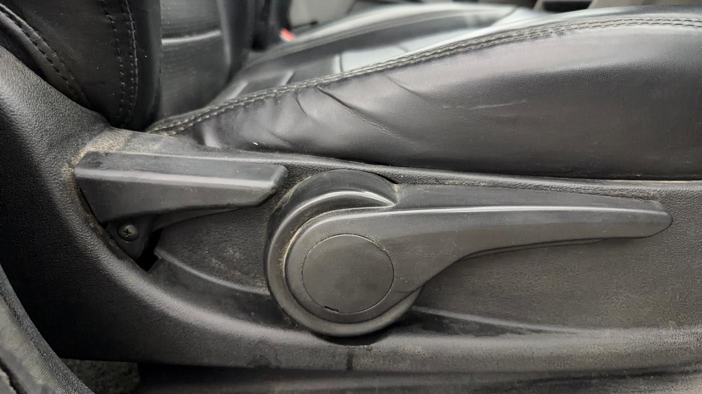 2018 Tata Tiago XZ PETROL, Petrol, Manual, 1,18,576 km, Driver Side Adjustment Panel