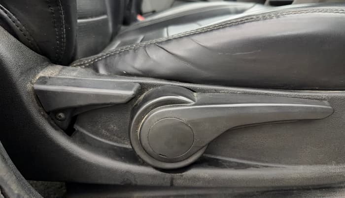 2018 Tata Tiago XZ PETROL, Petrol, Manual, 1,18,576 km, Driver Side Adjustment Panel