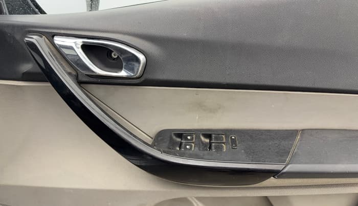 2018 Tata Tiago XZ PETROL, Petrol, Manual, 1,18,576 km, Driver Side Door Panels Control