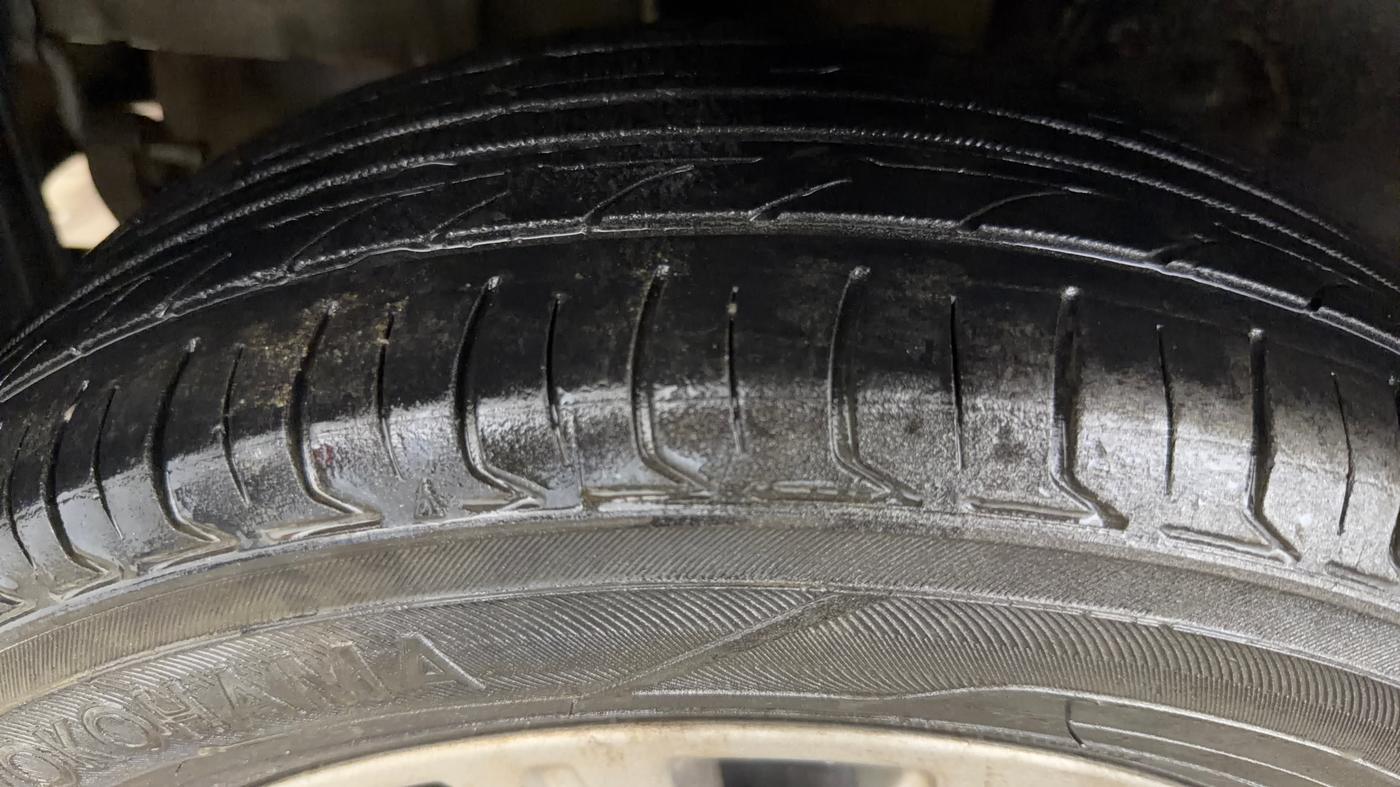 2018 Tata Tiago XZ PETROL, Petrol, Manual, 1,18,576 km, Right Rear Tyre Tread