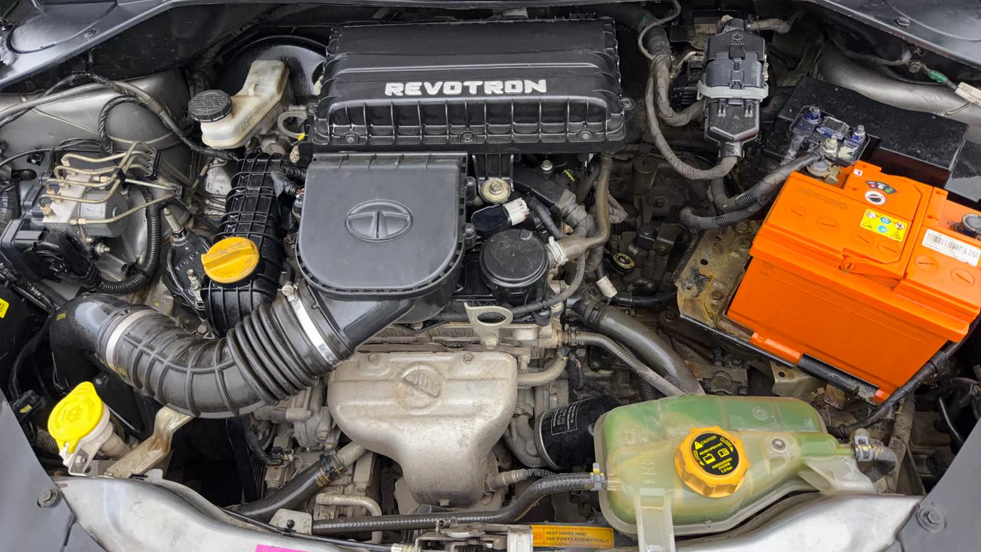 2018 Tata Tiago XZ PETROL, Petrol, Manual, 1,18,576 km, Engine View