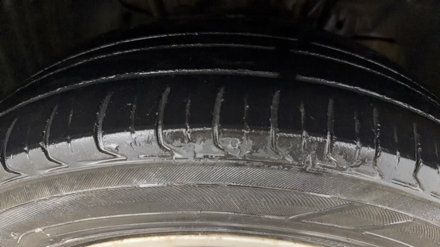 2018 Tata Tiago XZ PETROL, Petrol, Manual, 1,18,576 km, Right Front Tyre Tread