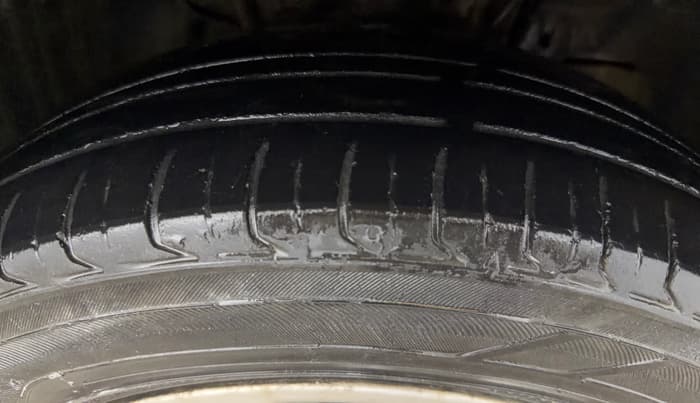2018 Tata Tiago XZ PETROL, Petrol, Manual, 1,18,576 km, Right Front Tyre Tread