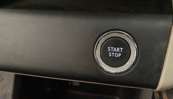 2020 Renault TRIBER RXZ AMT, Petrol, Automatic, 30,721 km, Keyless Start/ Stop Button