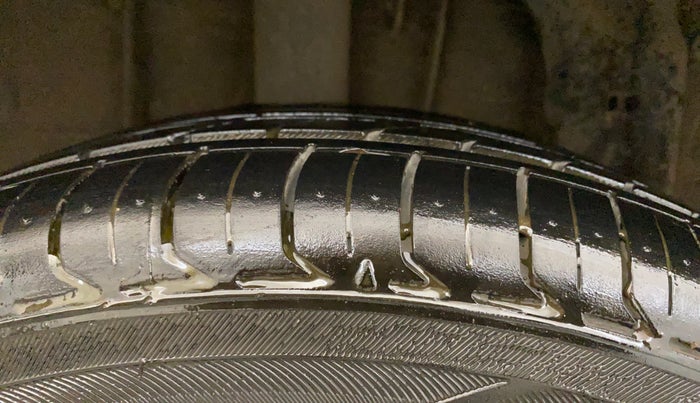 2020 Renault TRIBER RXZ AMT, Petrol, Automatic, 30,721 km, Right Rear Tyre Tread