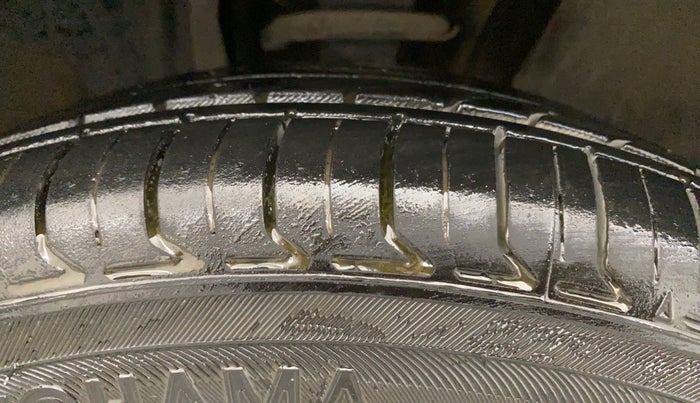 2020 Renault TRIBER RXZ AMT, Petrol, Automatic, 30,721 km, Right Front Tyre Tread