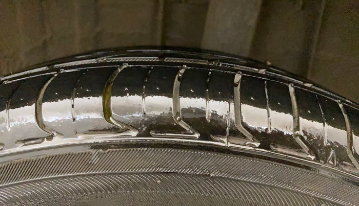 2020 Renault TRIBER RXZ AMT, Petrol, Automatic, 30,721 km, Left Rear Tyre Tread