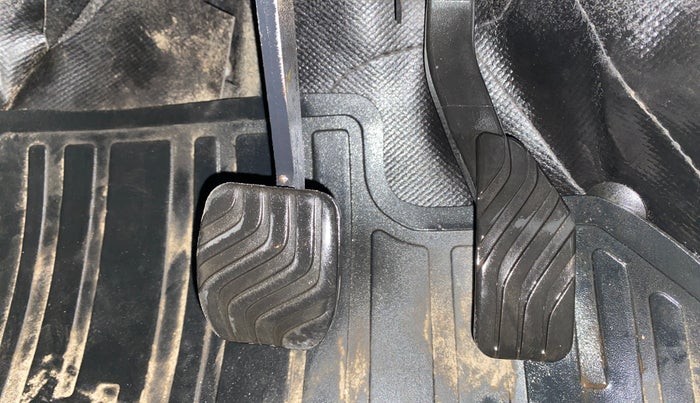 2020 Renault TRIBER RXZ AMT, Petrol, Automatic, 30,721 km, Pedals