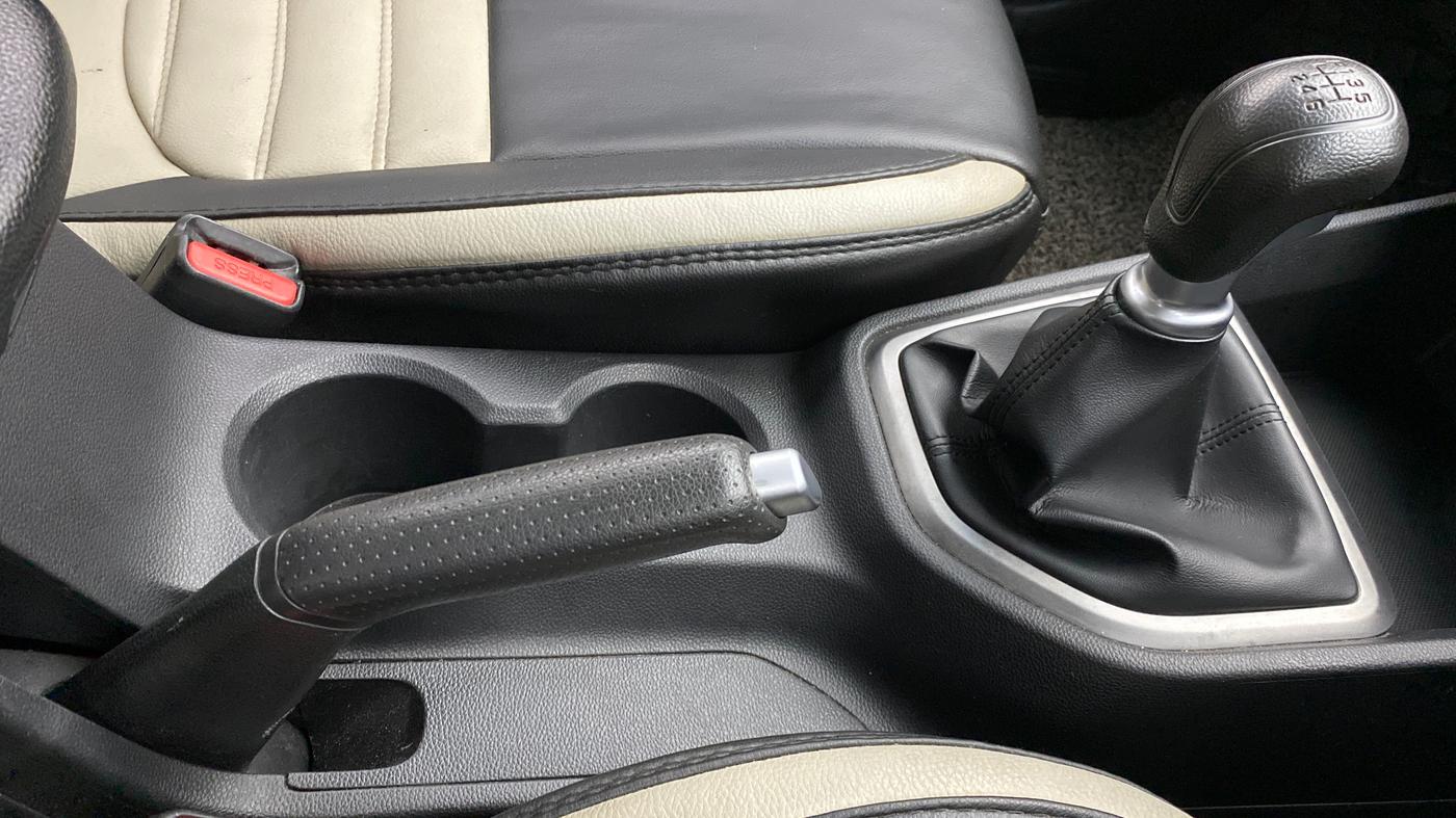 2015 Hyundai Creta 1.6 S, Petrol, Manual, 67,486 km, Gear Lever