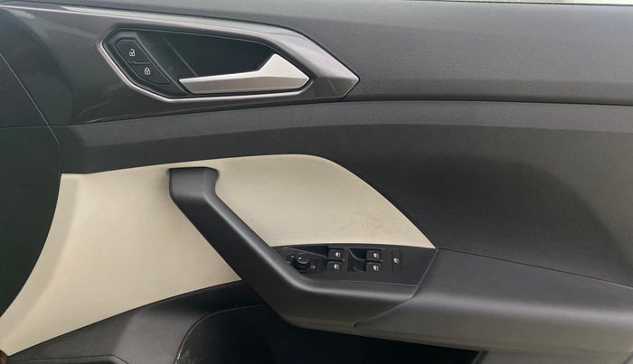 2021 Volkswagen TAIGUN TOPLINE 1.0 TSI MT, Petrol, Manual, 33,323 km, Driver Side Door Panels Control