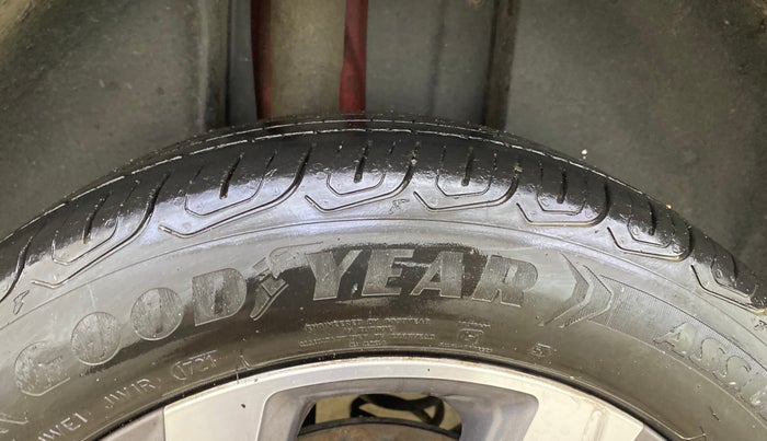 2021 Volkswagen TAIGUN TOPLINE 1.0 TSI MT, Petrol, Manual, 33,323 km, Right Rear Tyre Tread