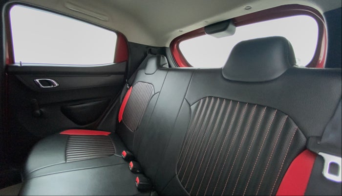2019 Renault Kwid 1.0 RXT Opt, Petrol, Manual, 31,559 km, Right Side Door Cabin View