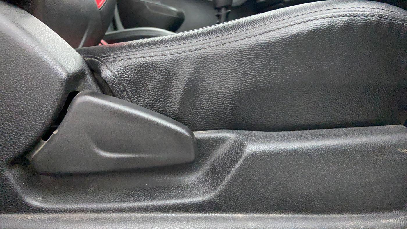 2019 Renault Kwid 1.0 RXT Opt, Petrol, Manual, 31,559 km, Driver Side Adjustment Panel