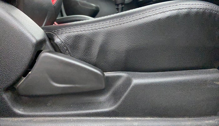 2019 Renault Kwid 1.0 RXT Opt, Petrol, Manual, 31,559 km, Driver Side Adjustment Panel