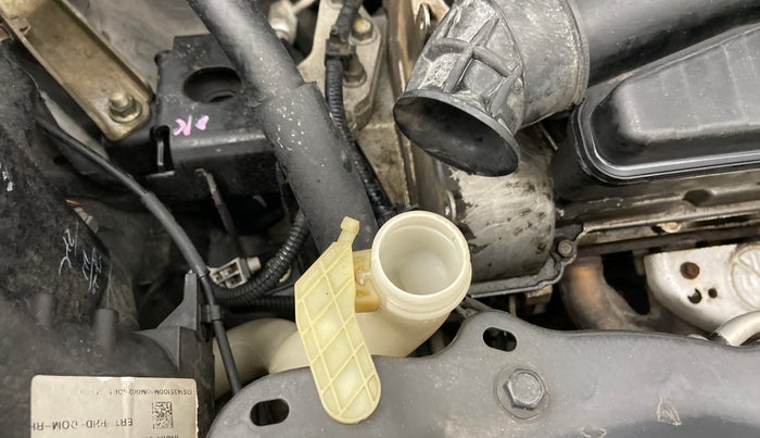 2014 Maruti Ertiga VXI, Petrol, Manual, 94,052 km, Front windshield - Wiper bottle cap missing