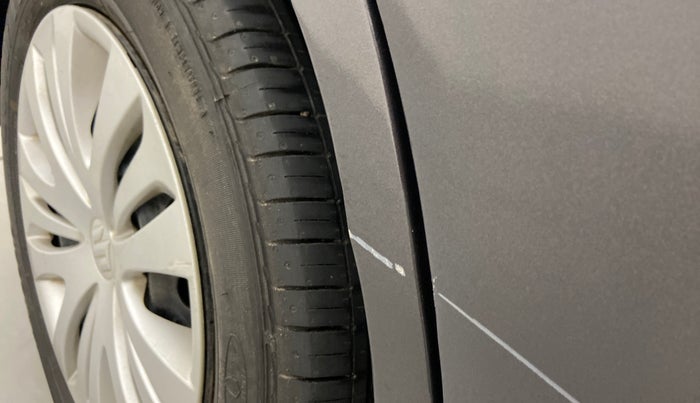 2014 Maruti Ertiga VXI, Petrol, Manual, 94,052 km, Right quarter panel - Minor scratches