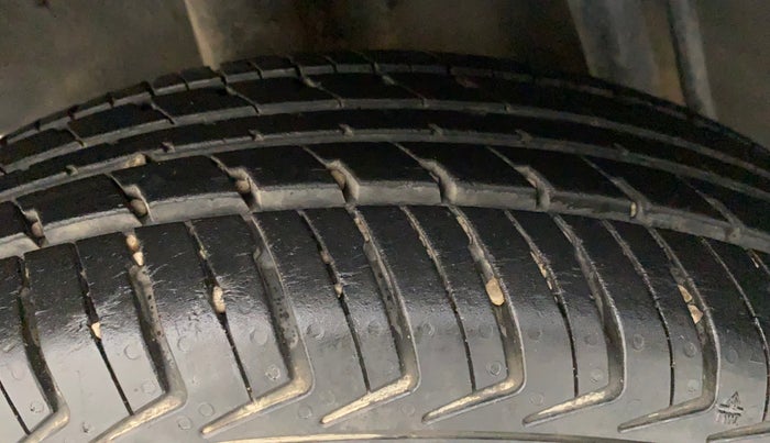 2016 Renault Kwid RXT 1.0, Petrol, Manual, 11,318 km, Right Rear Tyre Tread