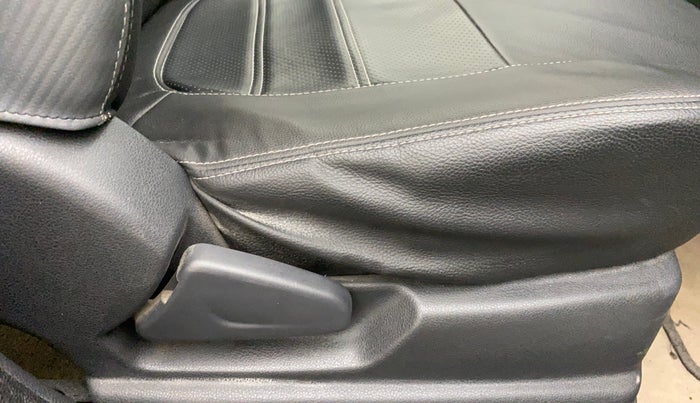 2016 Renault Kwid RXT 1.0, Petrol, Manual, 11,318 km, Driver Side Adjustment Panel