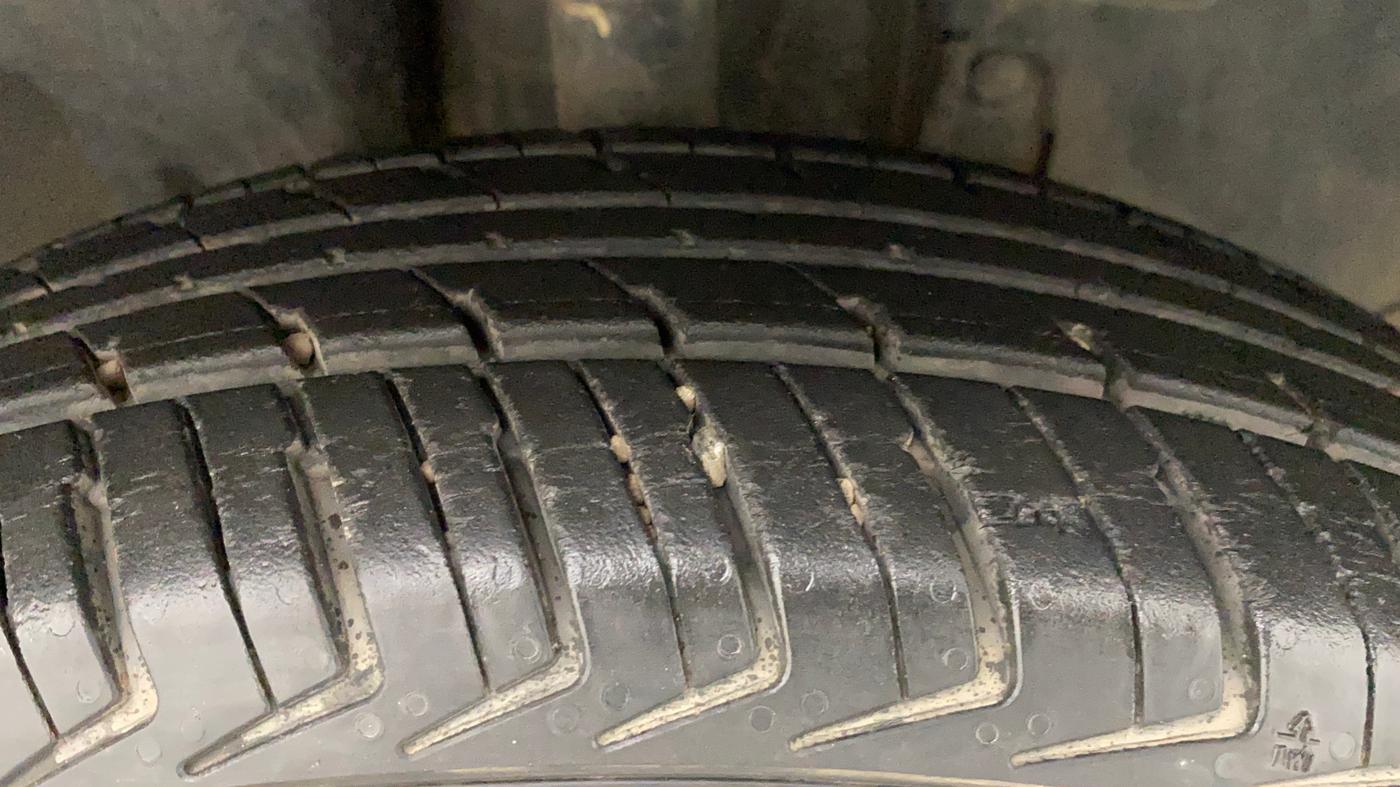 2016 Renault Kwid RXT 1.0, Petrol, Manual, 11,318 km, Right Front Tyre Tread