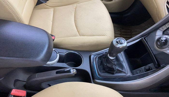 2012 Hyundai New Elantra 1.6 S MT DIESEL, Diesel, Manual, 1,29,540 km, Gear Lever