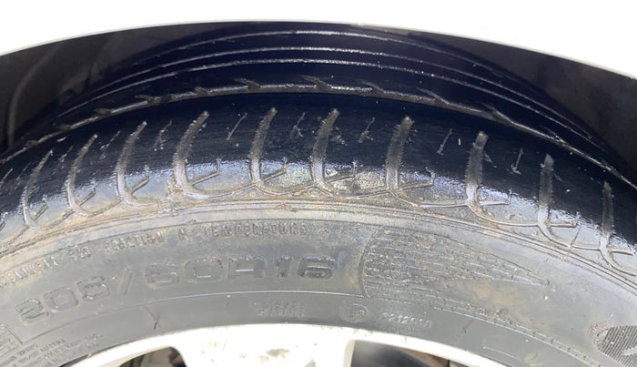 2012 Hyundai New Elantra 1.6 S MT DIESEL, Diesel, Manual, 1,29,540 km, Left Front Tyre Tread