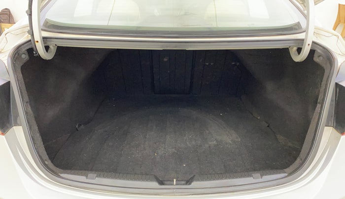 2012 Hyundai New Elantra 1.6 S MT DIESEL, Diesel, Manual, 1,29,540 km, Boot Inside