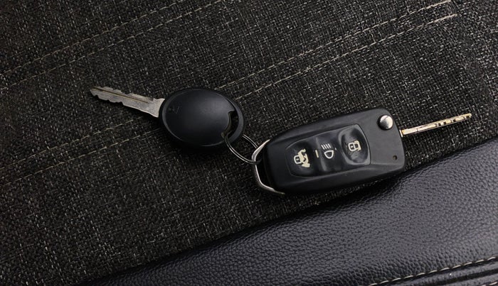 2018 Tata Tiago XZ PETROL, Petrol, Manual, 71,011 km, Key Close Up