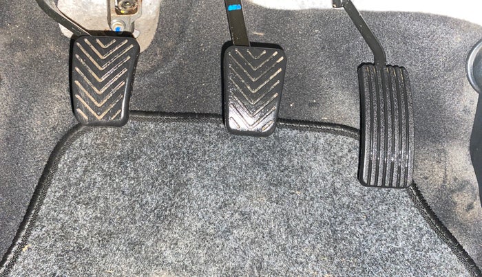 2018 Hyundai Eon ERA +, Petrol, Manual, 16,075 km, Pedals