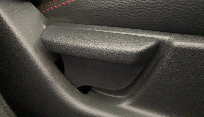 2018 Hyundai Eon ERA +, Petrol, Manual, 16,075 km, Driver Side Adjustment Panel