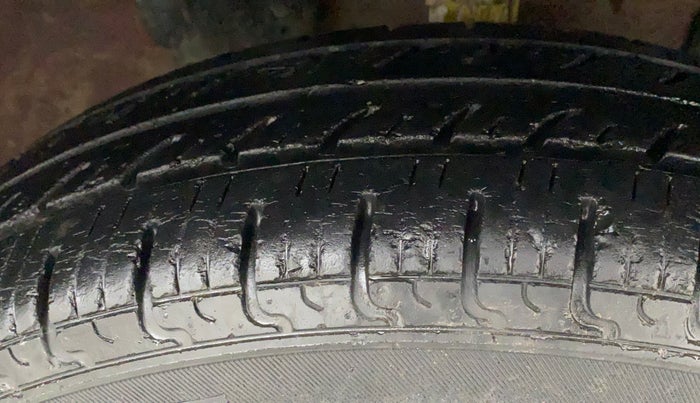 2015 Renault Kwid RXL, Petrol, Manual, 49,860 km, Right Front Tyre Tread