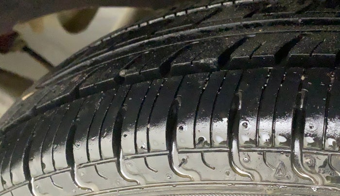 2015 Renault Kwid RXL, Petrol, Manual, 49,860 km, Left Rear Tyre Tread