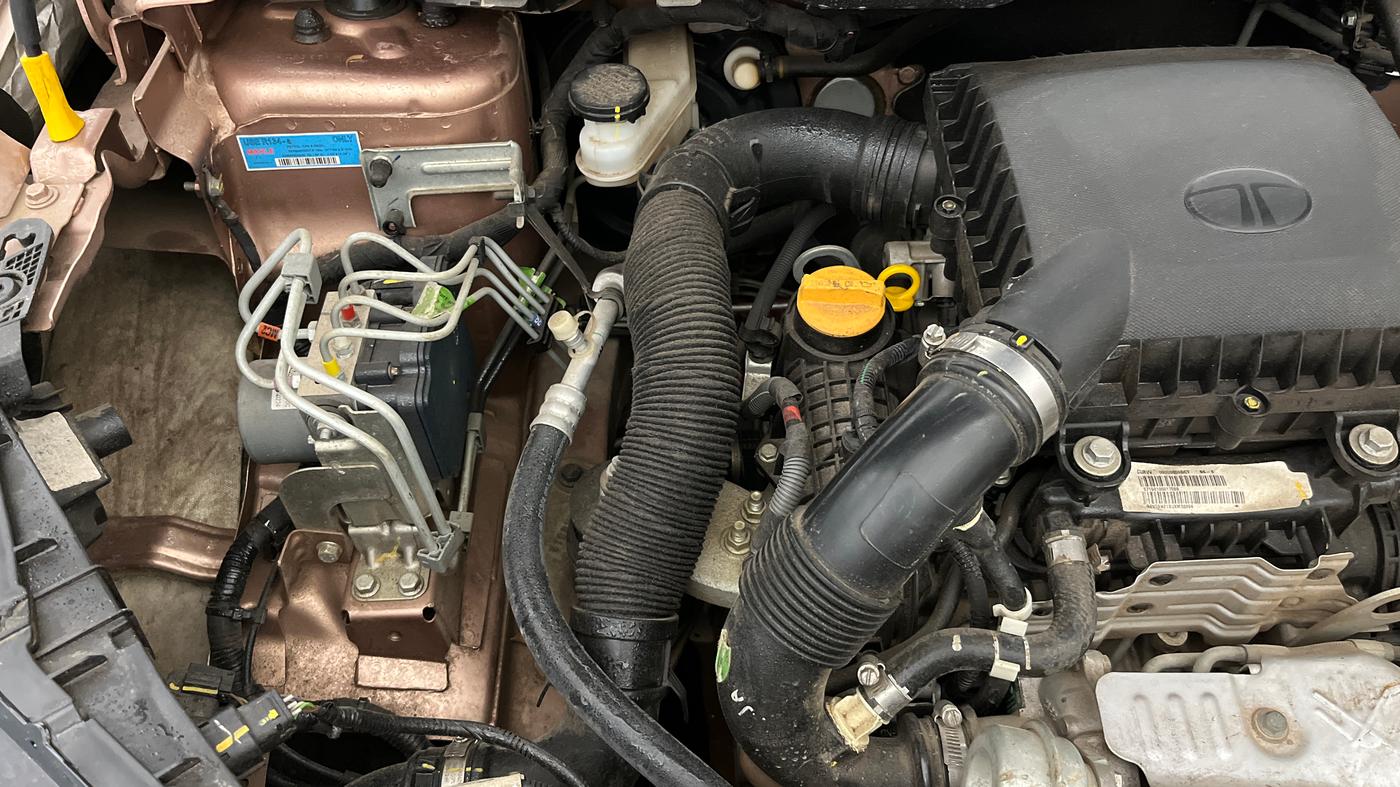 2025 Tata Curvv Accomplished S 1.2 Petrol 7DCA, Petrol, Automatic, 6,845 km, Engine View - Right