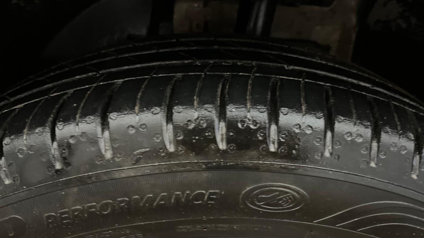 2025 Tata Curvv Accomplished S 1.2 Petrol 7DCA, Petrol, Automatic, 6,845 km, Left Front Tyre Tread