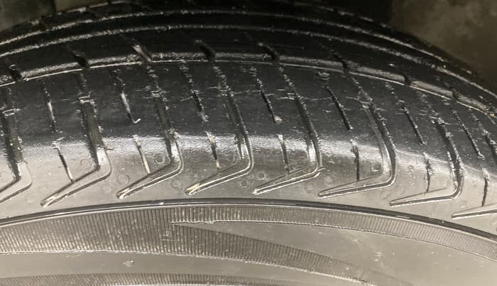 2018 Renault Kwid CLIMBER 1.0 AMT, Petrol, Automatic, 38,102 km, Left Front Tyre Tread