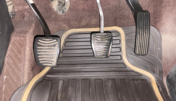 2014 Mahindra XUV500 W8, Diesel, Manual, 85,083 km, Pedals