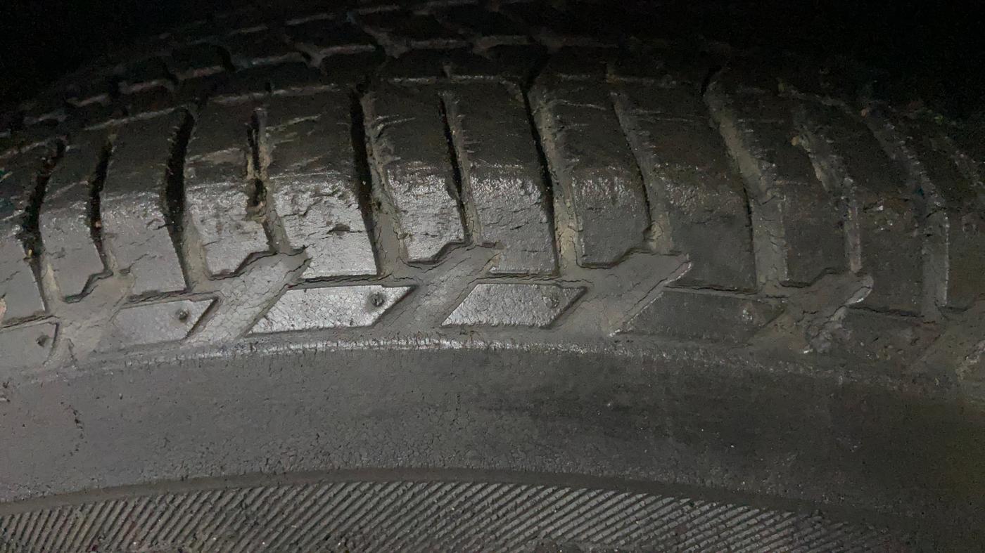 2014 Mahindra XUV500 W8, Diesel, Manual, 85,083 km, Left Front Tyre Tread