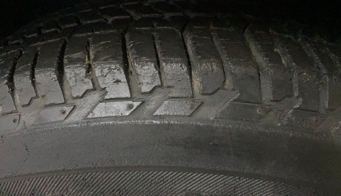 2014 Mahindra XUV500 W8, Diesel, Manual, 85,083 km, Left Front Tyre Tread