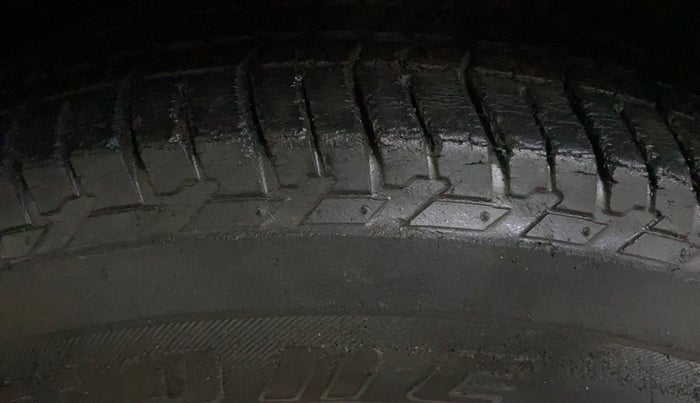 2014 Mahindra XUV500 W8, Diesel, Manual, 85,083 km, Right Front Tyre Tread