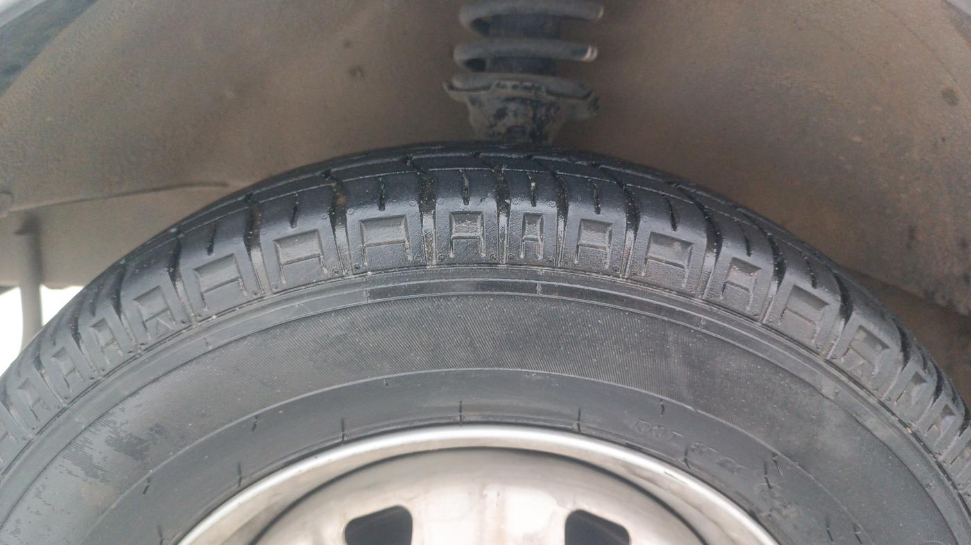 2020 Maruti Eeco 7 STR, Petrol, Manual, 30,456 km, Left Front Tyre Tread