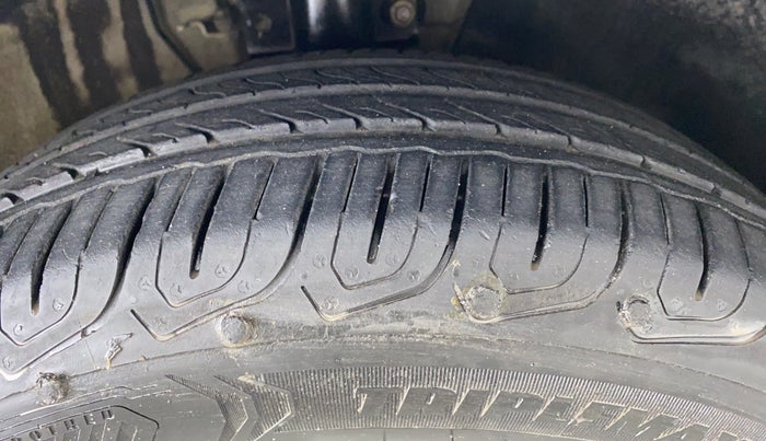 2012 Volkswagen Vento COMFORTLINE MT PETROL, Petrol, Manual, 38,639 km, Right Front Tyre Tread