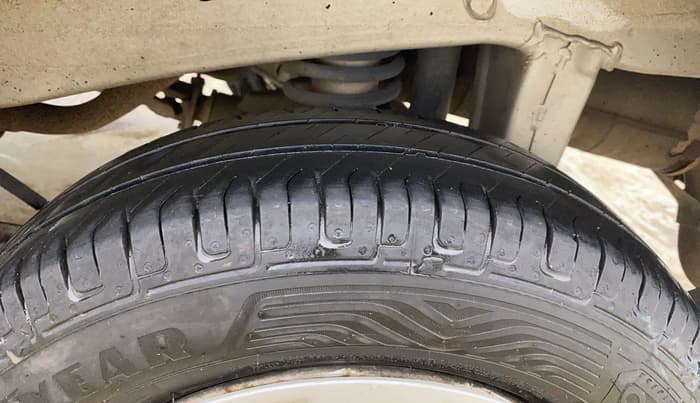 2014 Maruti Eeco 5 STR WITH A/C+HTR, Petrol, Manual, 65,957 km, Left Rear Tyre Tread
