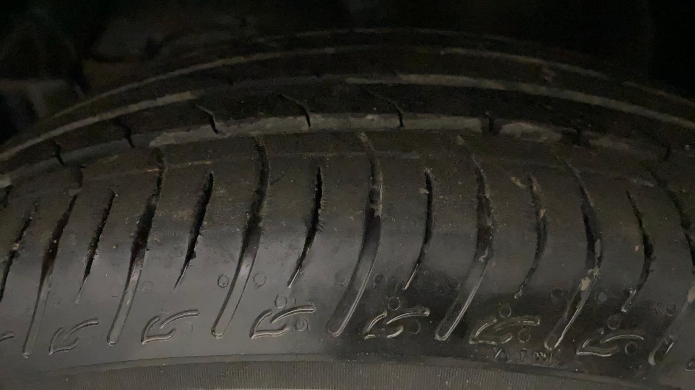 2024 Maruti BREZZA LXI, Petrol, Manual, 35,047 km, Left Front Tyre Tread