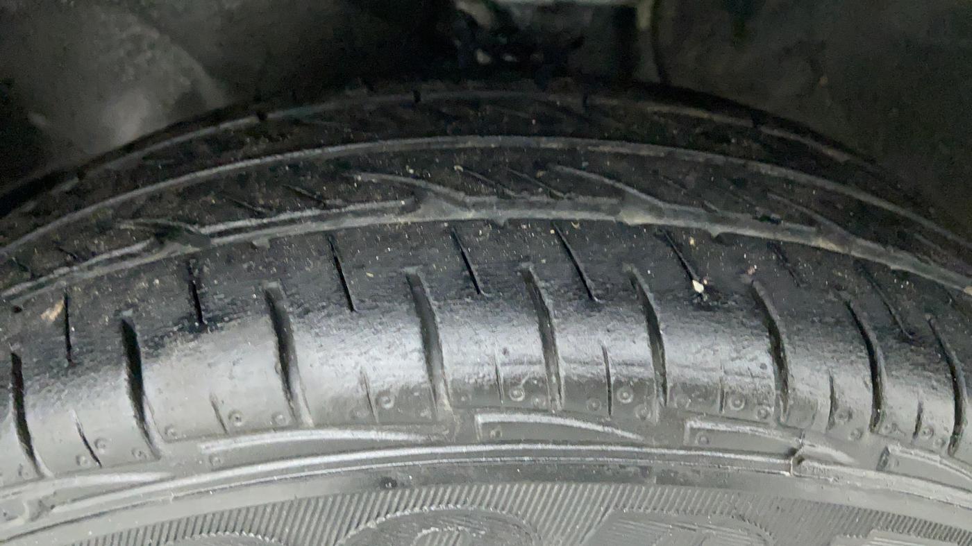 2009 Maruti Alto LXI, Petrol, Manual, 54,542 km, Left Front Tyre Tread