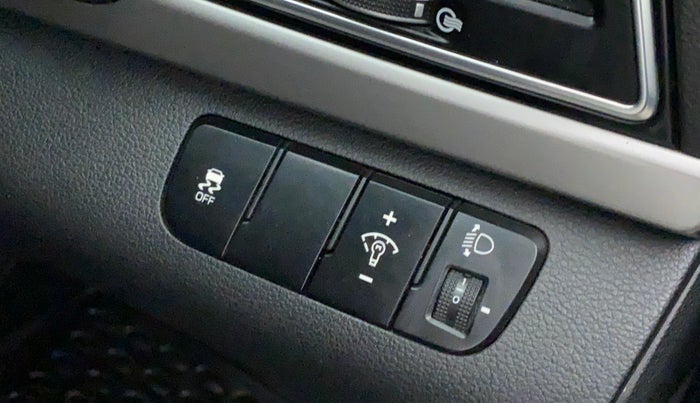 2017 Hyundai New Elantra 2.0 SX(O) AT PETROL, Petrol, Automatic, 26,013 km, Dashboard - Headlight height adjustment not working